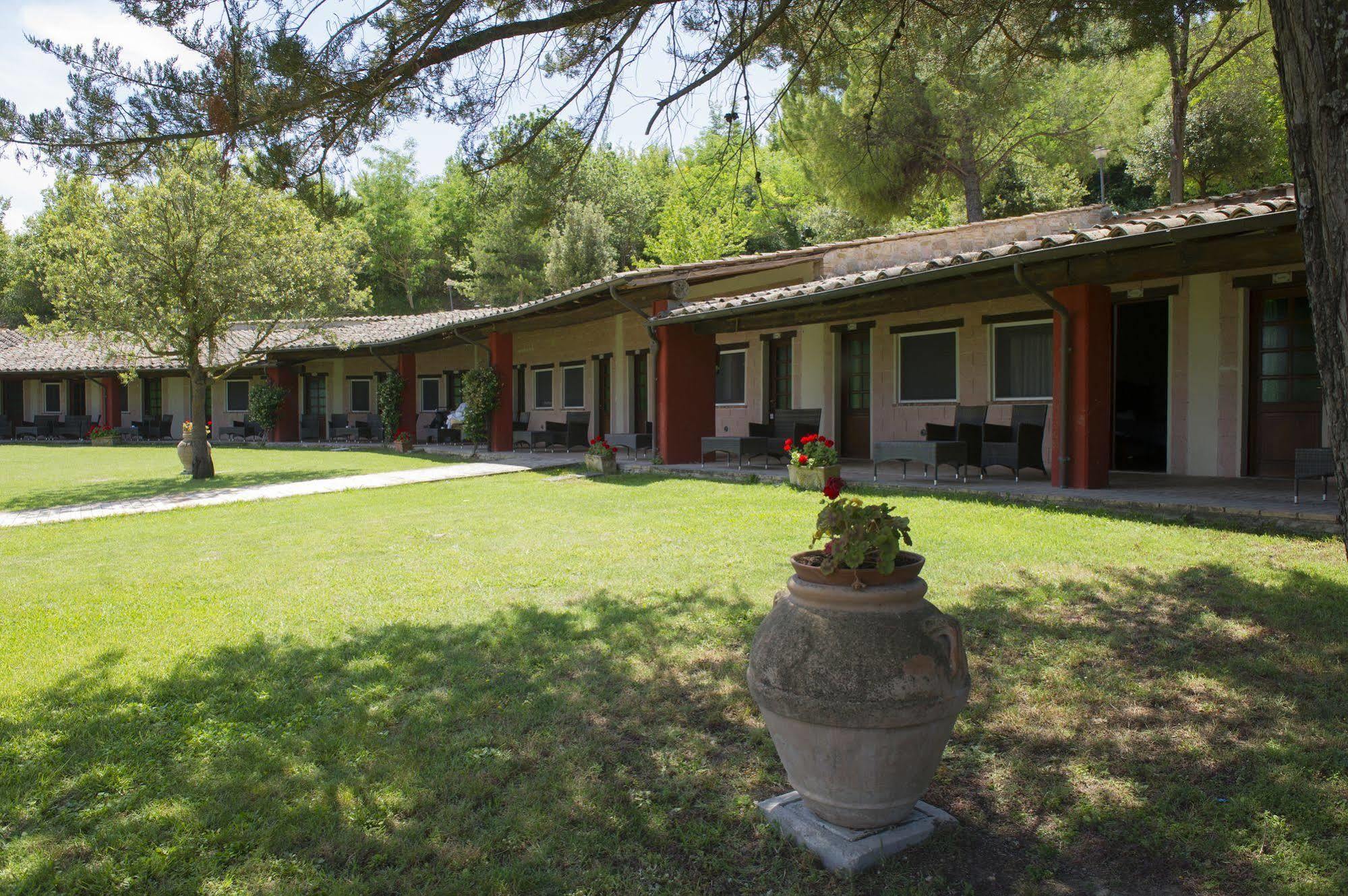 Il Poggio Dei Pettirossi Hotel Bevagna Luaran gambar