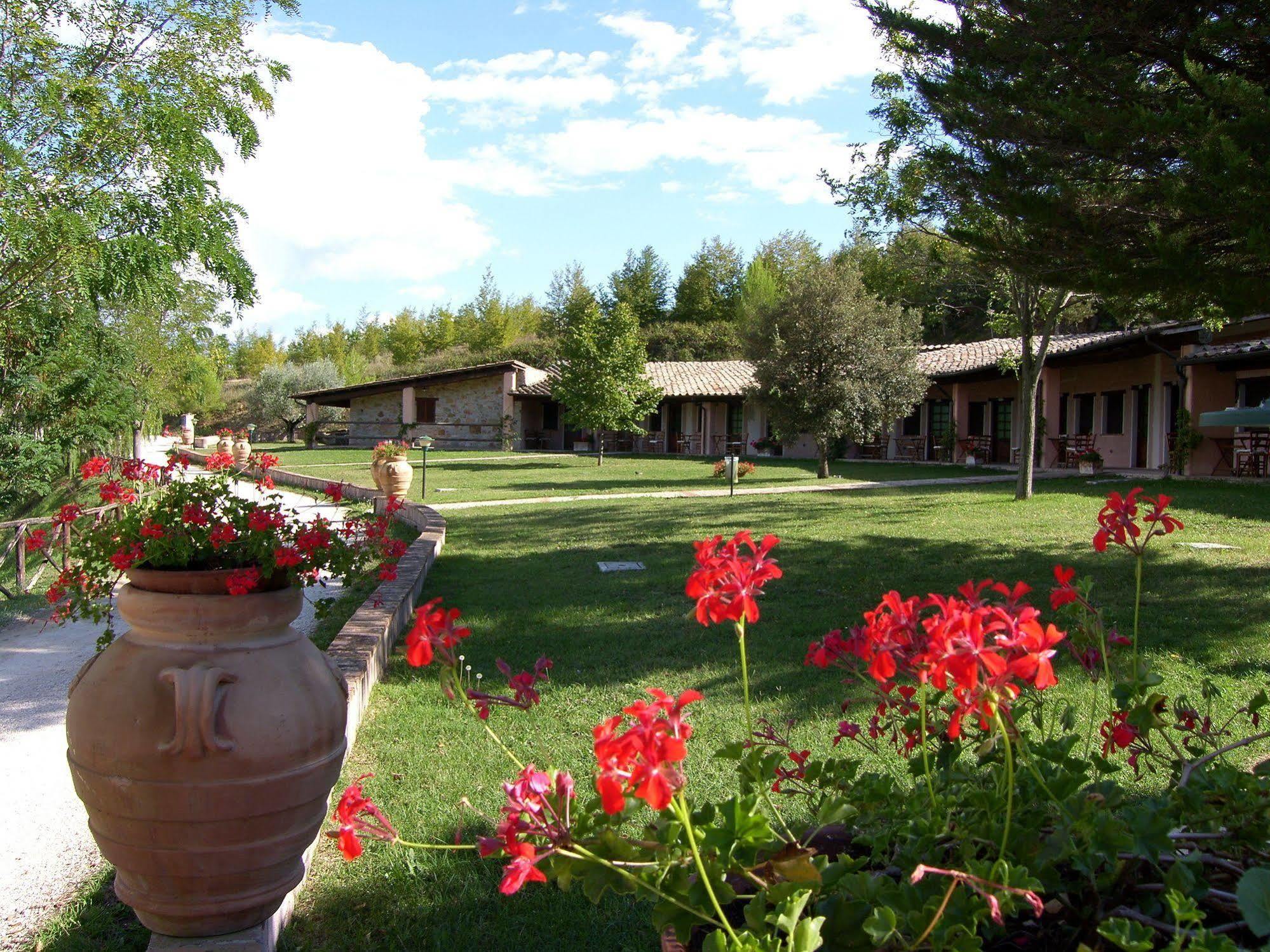 Il Poggio Dei Pettirossi Hotel Bevagna Luaran gambar