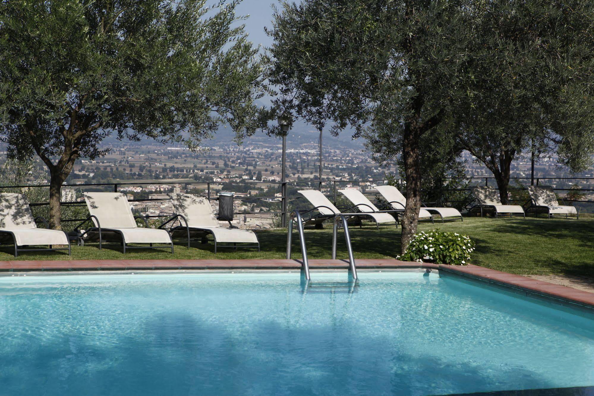 Il Poggio Dei Pettirossi Hotel Bevagna Luaran gambar