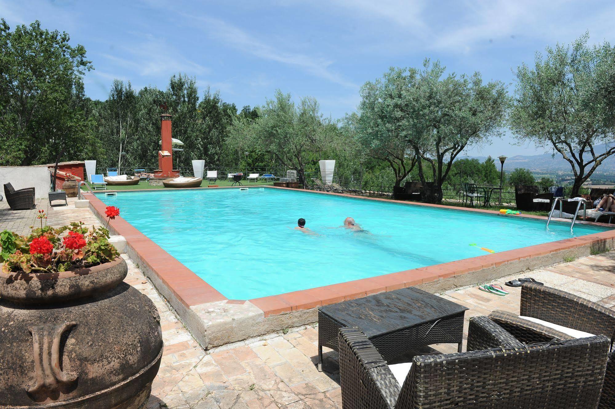Il Poggio Dei Pettirossi Hotel Bevagna Luaran gambar