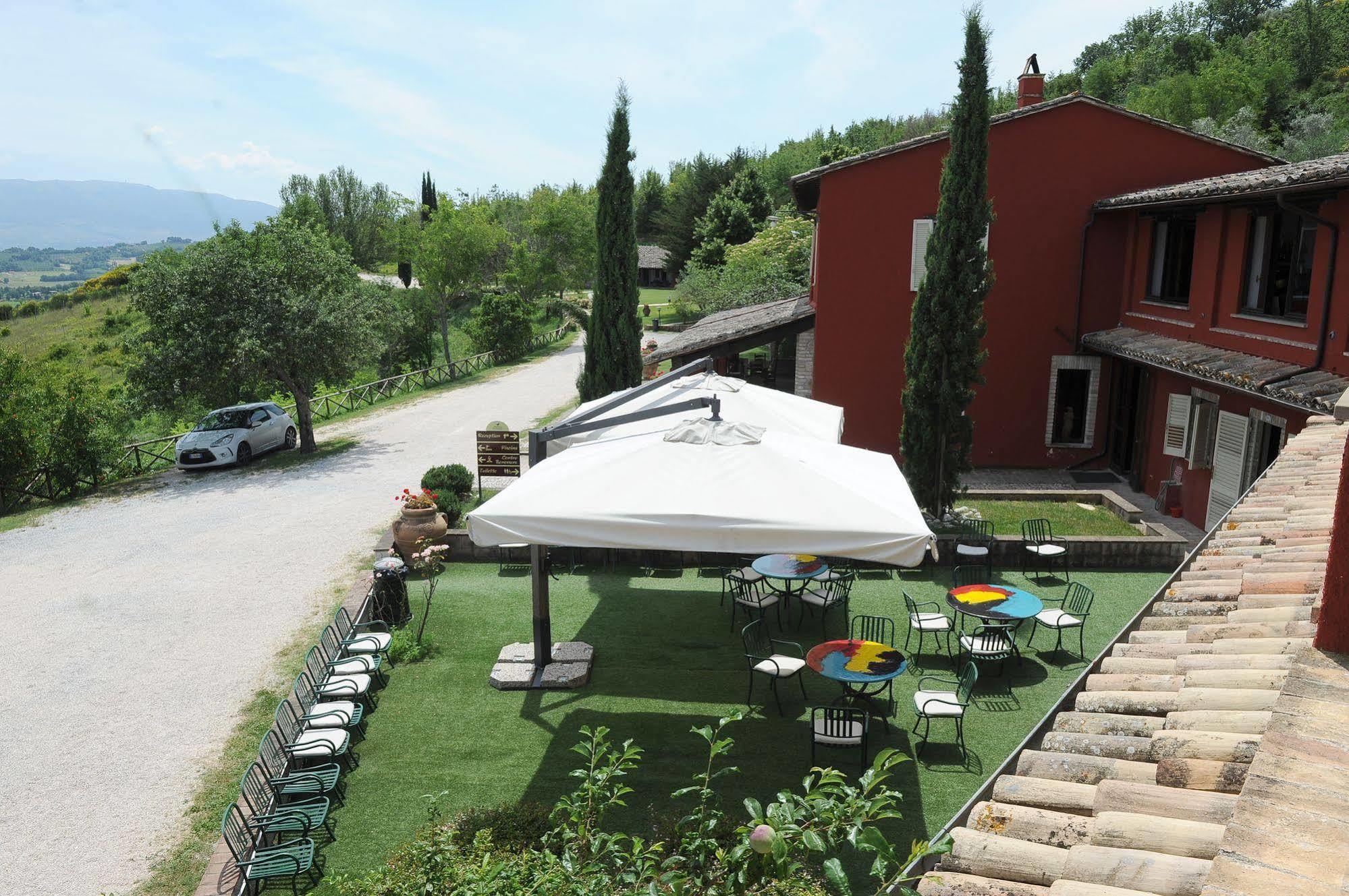 Il Poggio Dei Pettirossi Hotel Bevagna Luaran gambar