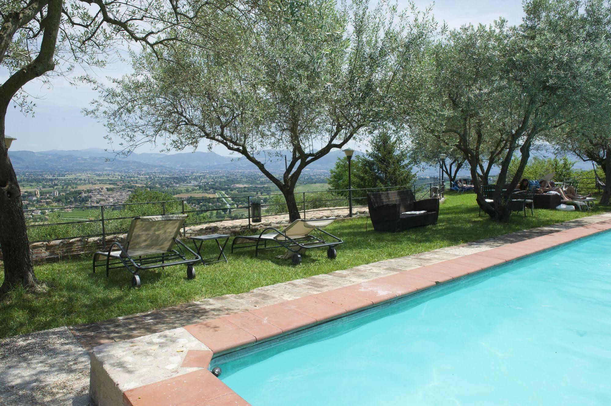 Il Poggio Dei Pettirossi Hotel Bevagna Luaran gambar