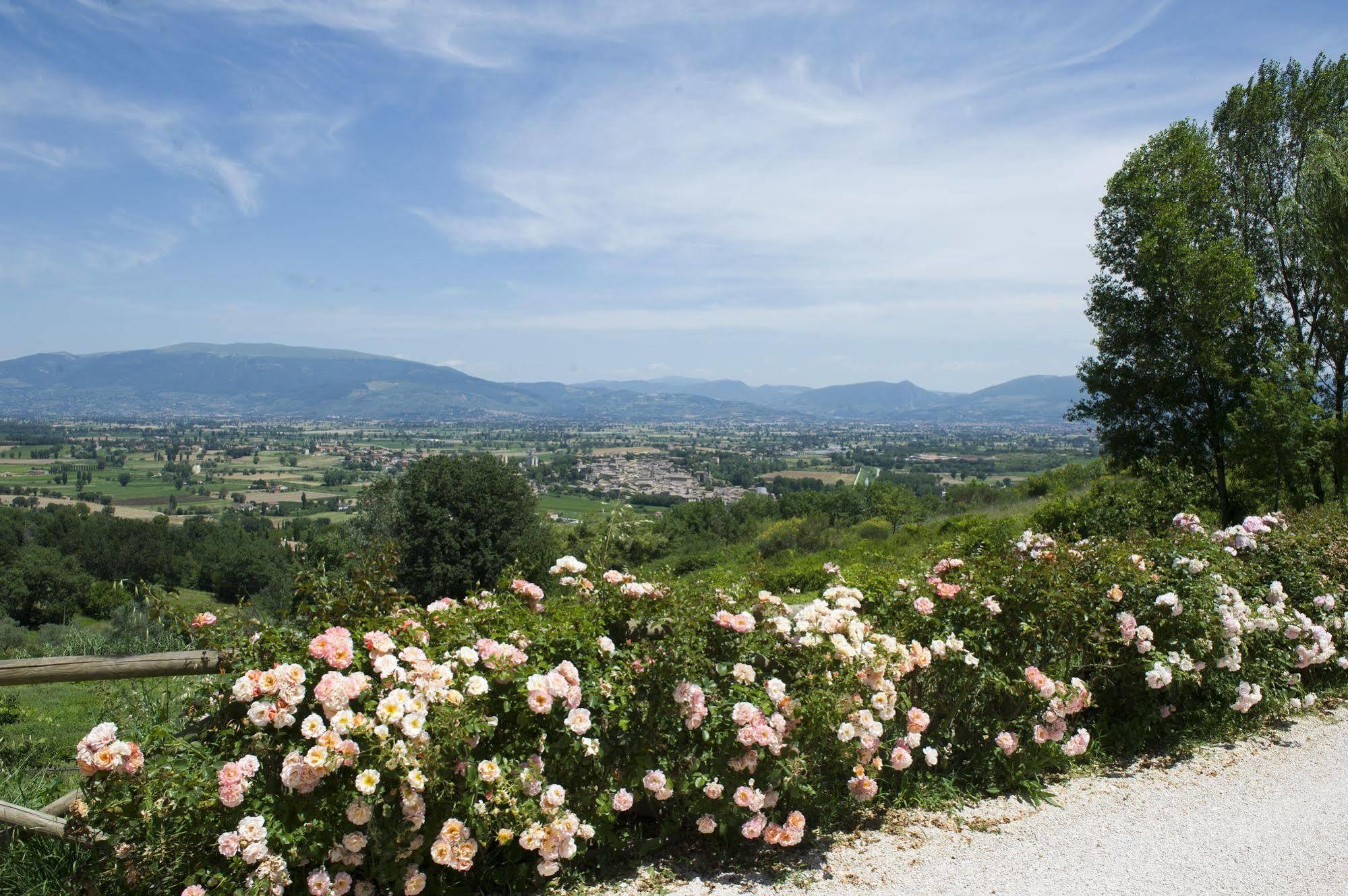 Il Poggio Dei Pettirossi Hotel Bevagna Luaran gambar